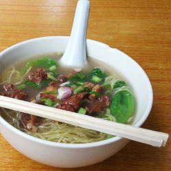 米を原料にした麺の牛肉麺